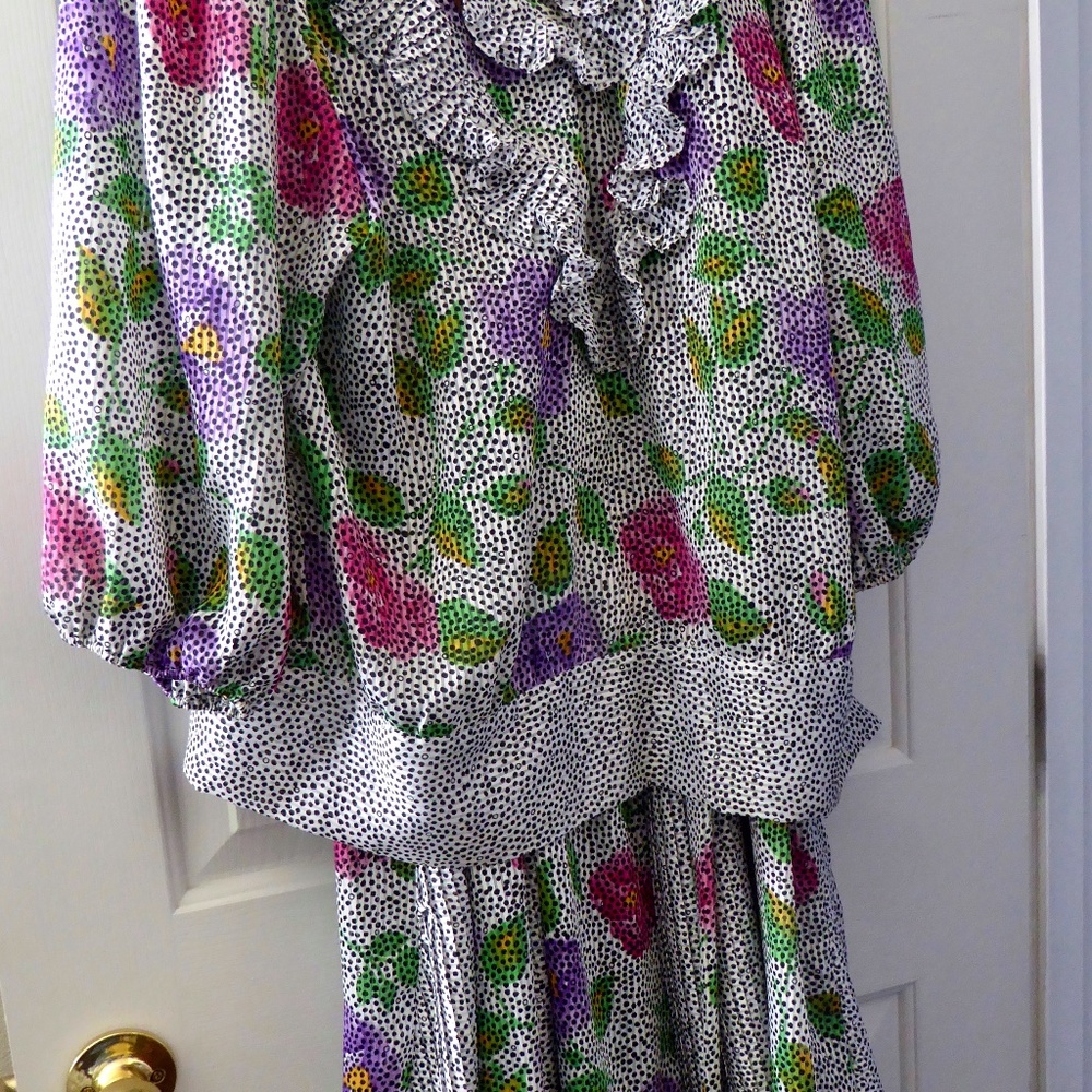 Blouse and skirt  (dress)